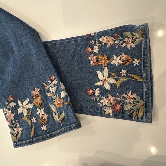 Driftwood Roxy Ladies Cropped Flare Denim Jeans Floral Boho Embellished 29 - Picture 11 of 11